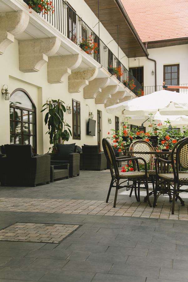 Hotel Le Petit Paris Cluj-Napoca Exterior foto